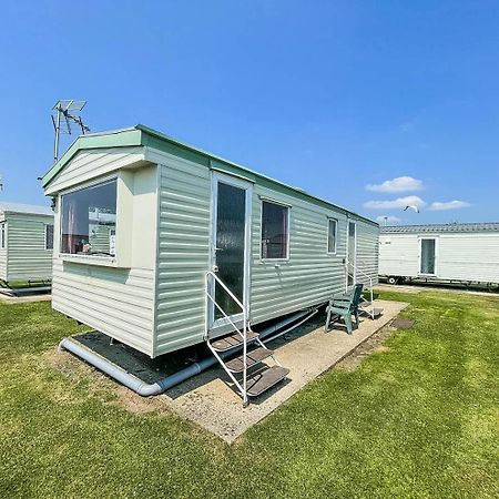 6 Berth Caravan For Hire At Martello Beach Holiday Park In Essex Ref 29017Y Hotel Clacton-on-Sea Ngoại thất bức ảnh