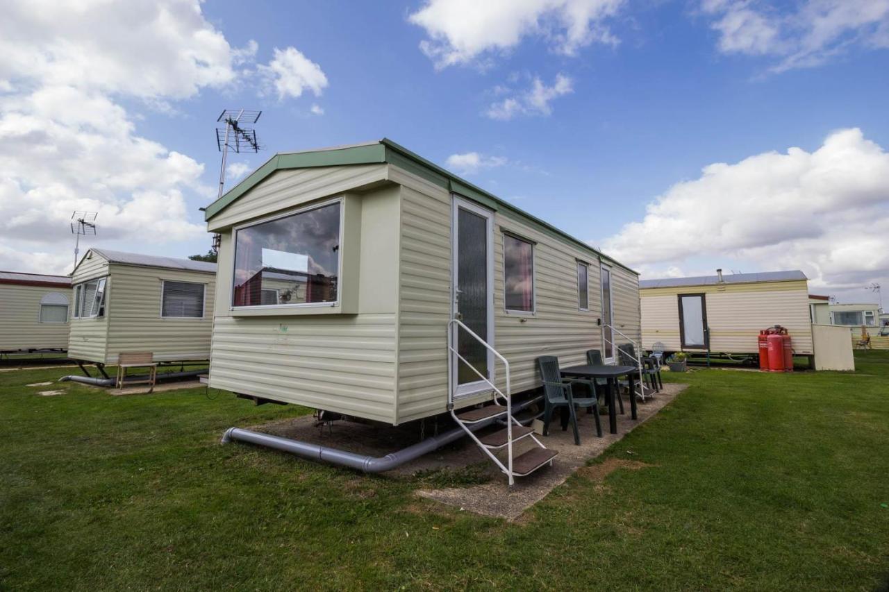 6 Berth Caravan For Hire At Martello Beach Holiday Park In Essex Ref 29017Y Hotel Clacton-on-Sea Ngoại thất bức ảnh