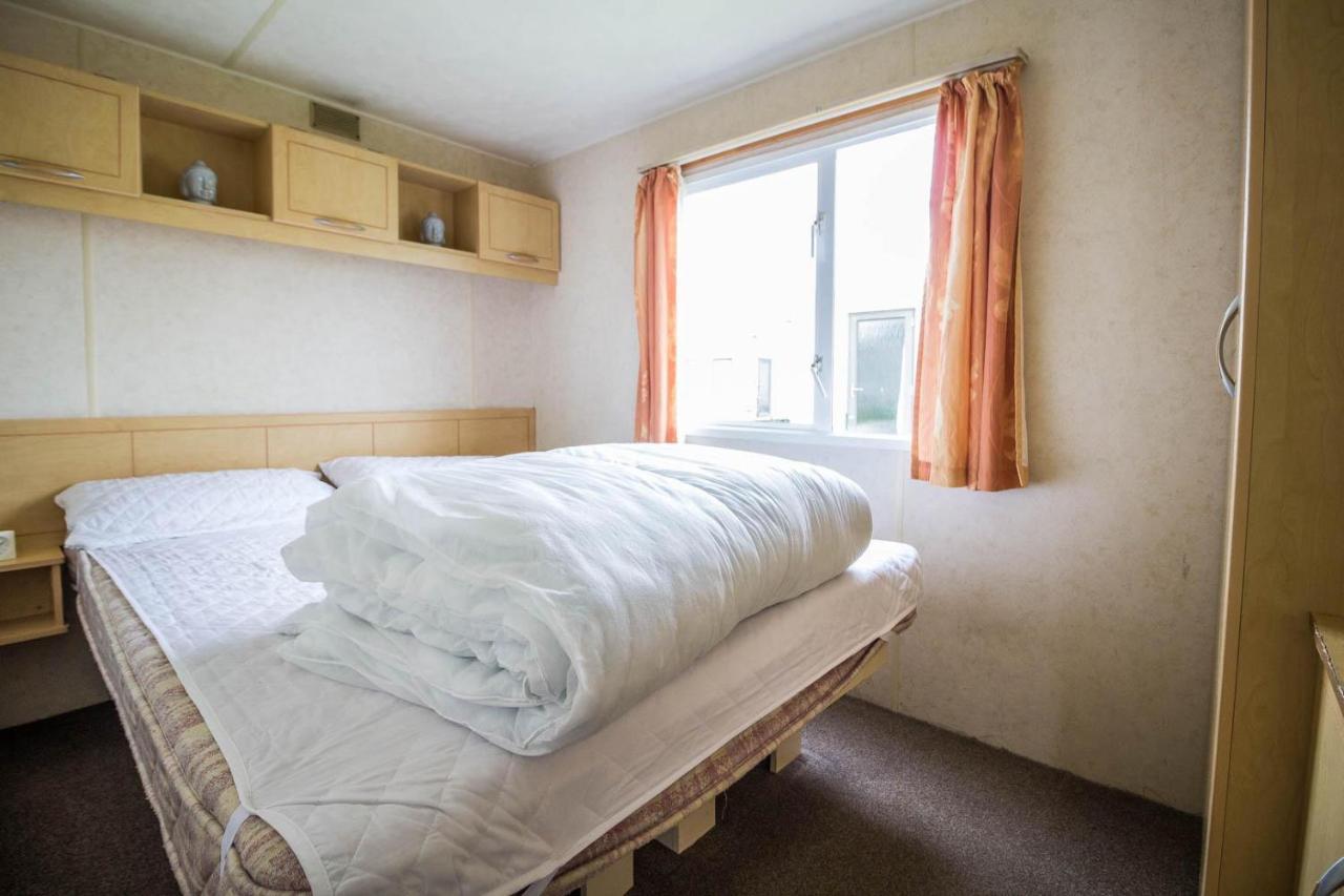 6 Berth Caravan For Hire At Martello Beach Holiday Park In Essex Ref 29017Y Hotel Clacton-on-Sea Ngoại thất bức ảnh