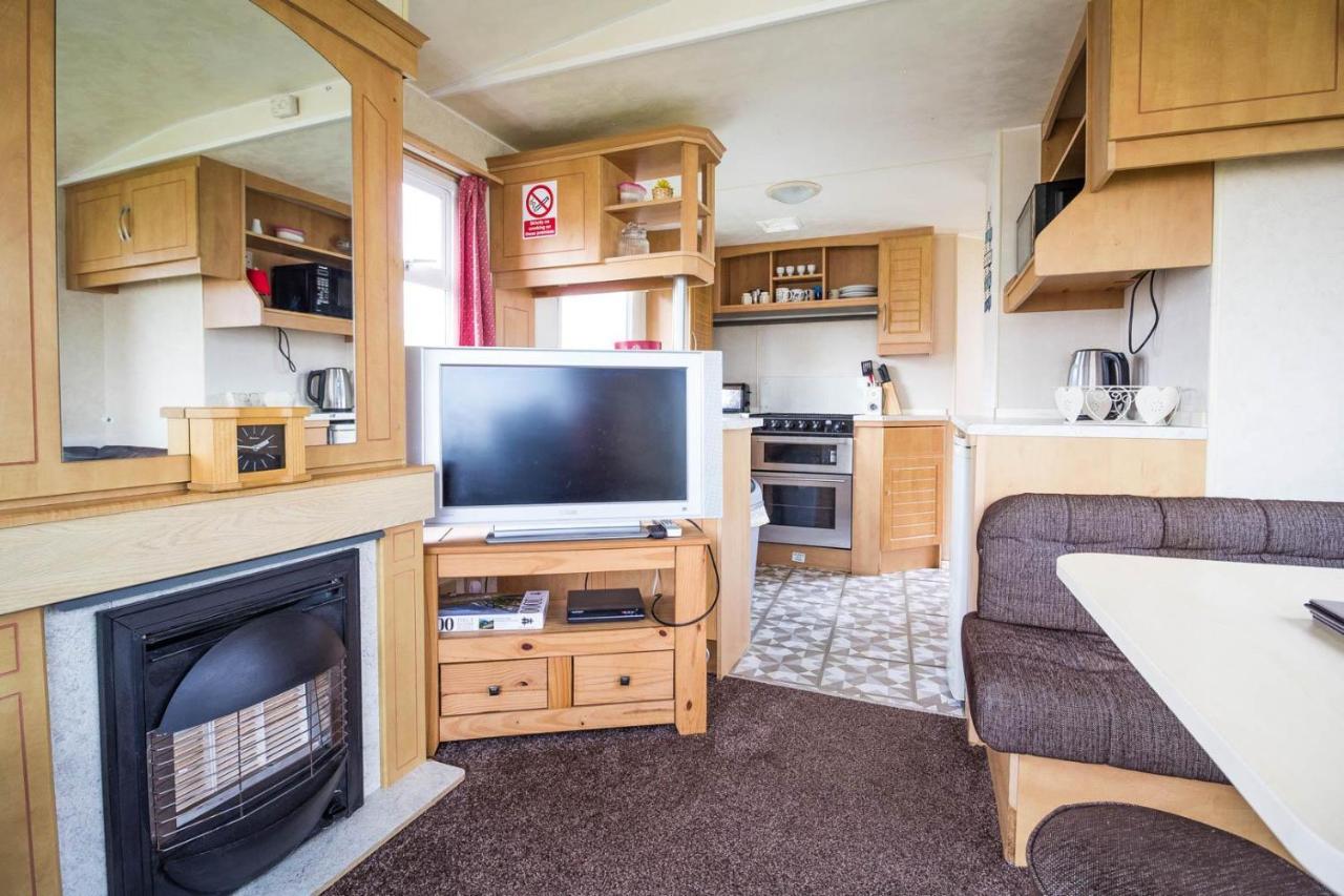 6 Berth Caravan For Hire At Martello Beach Holiday Park In Essex Ref 29017Y Hotel Clacton-on-Sea Ngoại thất bức ảnh