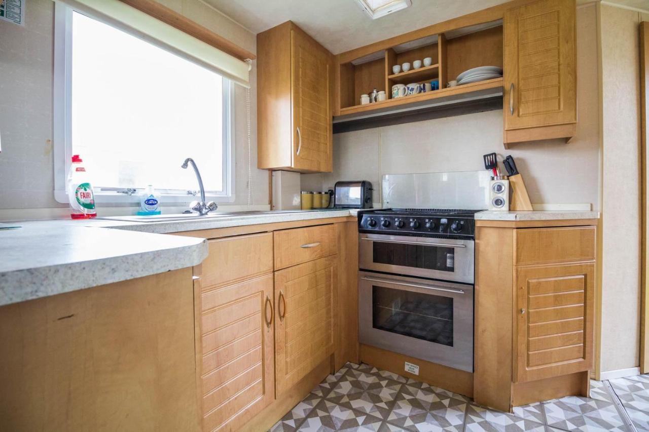 6 Berth Caravan For Hire At Martello Beach Holiday Park In Essex Ref 29017Y Hotel Clacton-on-Sea Ngoại thất bức ảnh