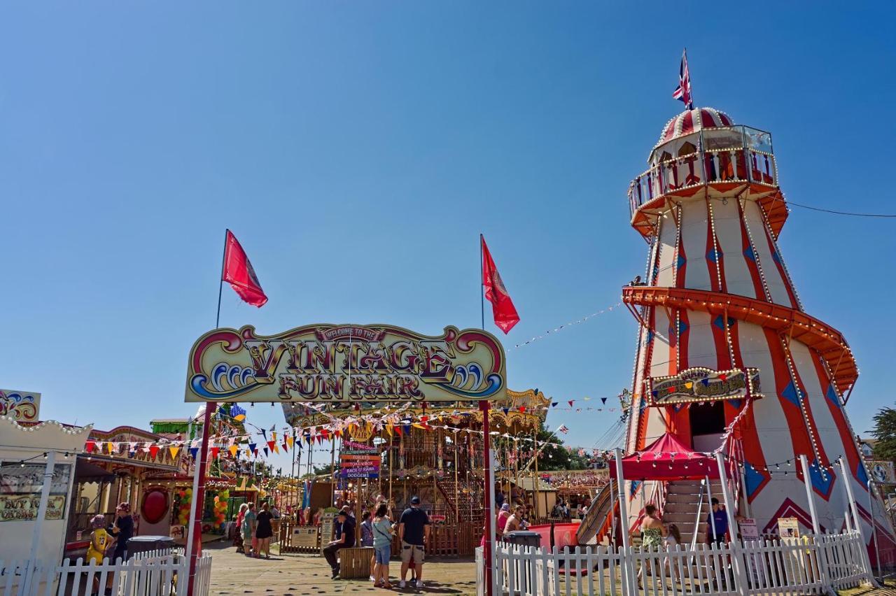 6 Berth Caravan For Hire At Martello Beach Holiday Park In Essex Ref 29017Y Hotel Clacton-on-Sea Ngoại thất bức ảnh