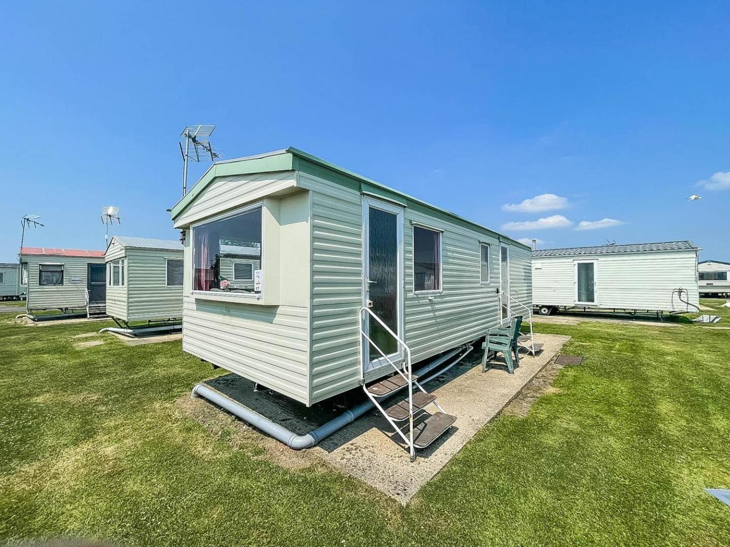 6 Berth Caravan For Hire At Martello Beach Holiday Park In Essex Ref 29017Y Hotel Clacton-on-Sea Ngoại thất bức ảnh